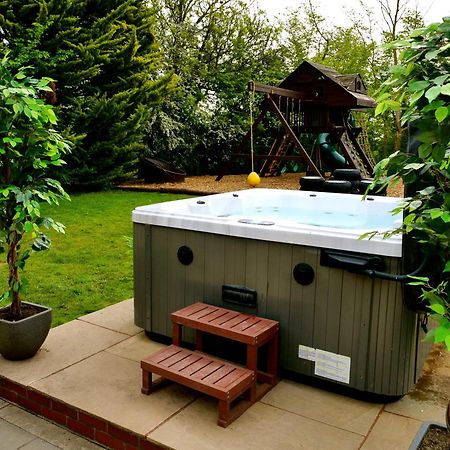 Deluxe 1 Bed Versace Hottub Skytv Villa Saffron Walden Ngoại thất bức ảnh