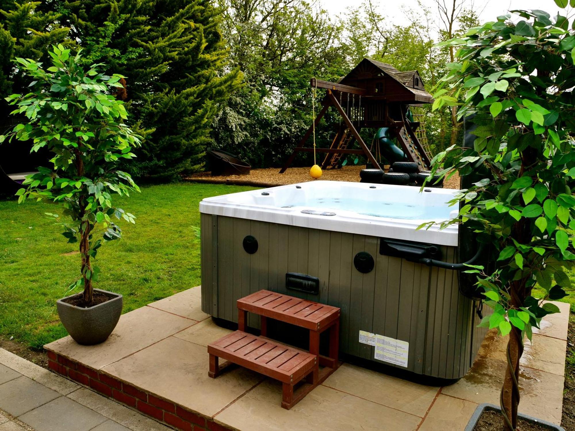 Deluxe 1 Bed Versace Hottub Skytv Villa Saffron Walden Ngoại thất bức ảnh